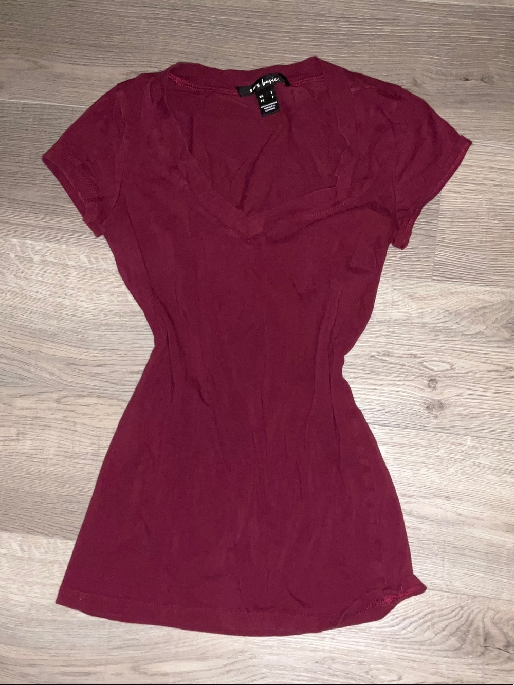 Love Tree Women's V-Neck Short Sleeve Tee in Burgundy